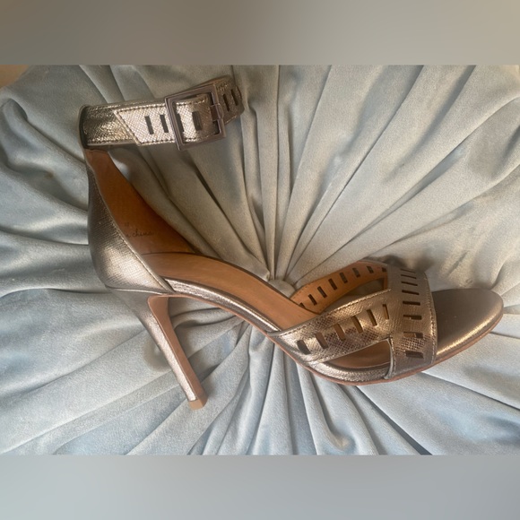 🎀 Joie Metallic Palladium Ankle Strap leather Heels size 47 fits 6.5 & 7 - Picture 8 of 10